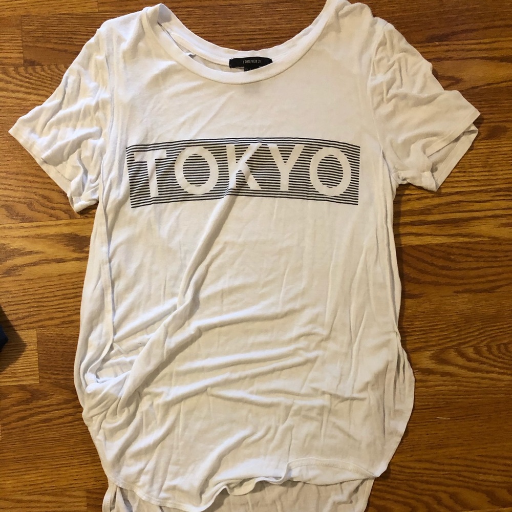 White short sleeve graphic tee